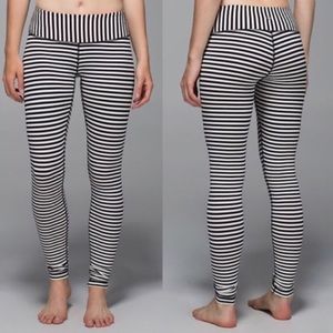 🦄NWOT LULULEMON STRIPPED WUNDER UNDERS
